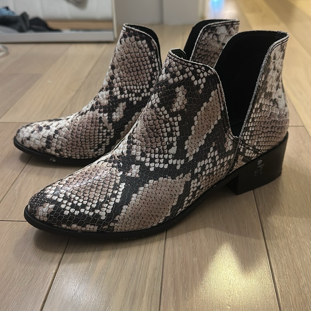 KAANAS Como Open Ankle Booties - Picture 12 of 13